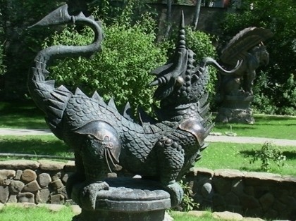 Парковая скульптура. Химера 7